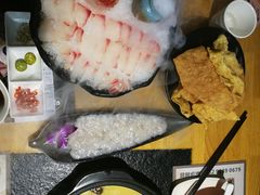 -洪氏嗨捞·广东猪肚鸡·椰子鸡火锅(西咸万象城店)