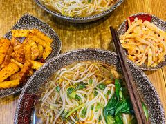辣子鸡米线-苗八碗米线