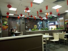 大堂-华莱士·全鸡汉堡(湛江新华店)