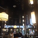 酸菜鱼鱼片鲜嫩爽滑，刺很少，酸菜鱼汤很开胃