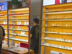 -优医视平价眼镜蔡司依视路折扣工厂店(十里堡店)
