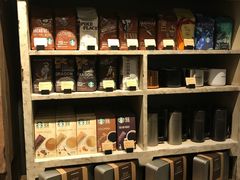 零售区-星巴克臻选(广州沙面店)