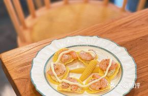 Avocado Shrimp Mango Salad