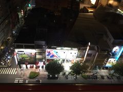 -六合夜市