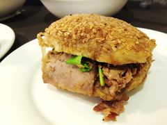 烧饼夹牛肉-聚德华天护国寺小吃(甜水园店)