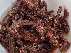 麻辣牛肉干-鑫记婆婆兔·成都特产·兔头手撕兔(太古里店)