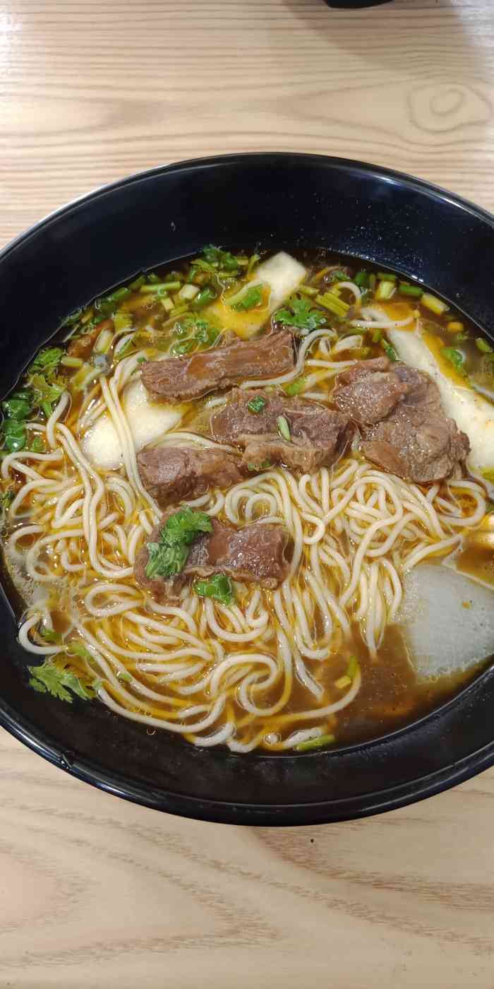 点了一份他家的招牌菜～牛杂萝卜火锅,味道很入味,很烂,萝卜牛杂萝卜