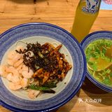 不太像南方的妹子 对面食情有独钟 腔调面把上海菜浇头