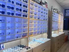 -天空之镜眼镜店蔡司依视路配镜授权零售店(望京颐堤港店)