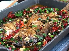 湖南腊鲢鱼-有红鸡毛店·川菜(建设路店)