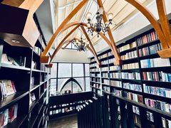 -钟书阁(松江泰晤士小镇店)