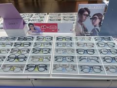 -美式眼镜·授权蔡司.依视路.尼康.豪雅.明月(南翔印象城店)