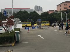 -迪卡侬运动专业超市-停车场