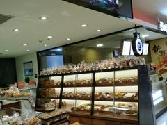 面包甜点陈列柜-莉莲蛋挞(大华悦沢书店)
