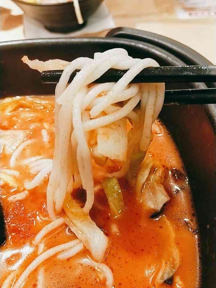 阿香米线(印象城店)-"位置很好找,负一楼扶梯下去就是,位置还蛮.