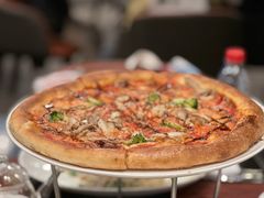 香烤鸡肉比萨配香葱及西兰花-WOLFGANG PUCK KITCHEN & BAR(迪士尼小镇店)
