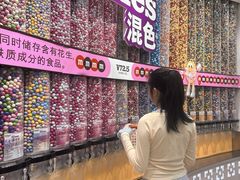 -m豆巧克力世界(上海世茂广场店)