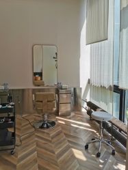 -Hair Co.一间沙龙