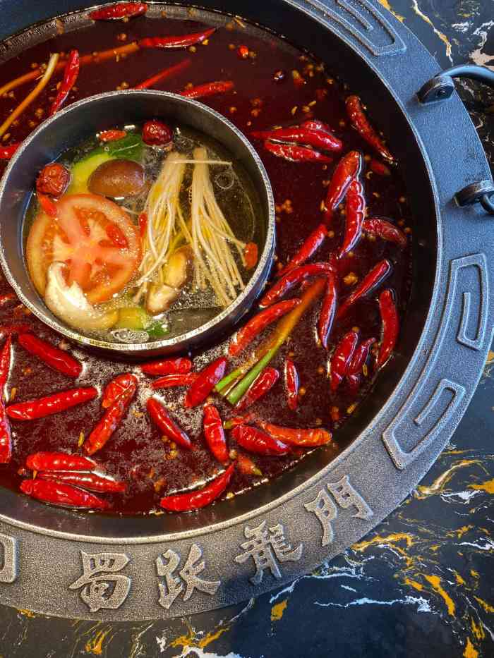 蜀跃龙门老火锅-"这个火锅店位置就在梁家巷赫本酒吧旁边,装.