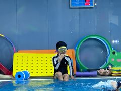 -蓝鲸奇亲子游泳俱乐部