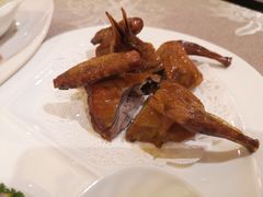 吊烧乳鸽-香云轩·顺德菜(香云纱园林酒店店)