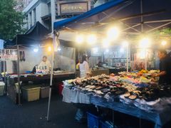 -吴山路夜市