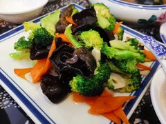 -八两八金·莱芜特色炒鸡(市南漳浦路店)