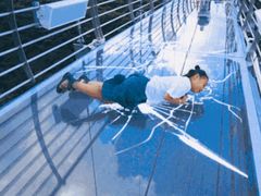 -客天下恐龙水晶玻璃桥