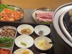 -围炉肉舍•炭烤活鳗•丹东海鲜烤肉(步行街店)