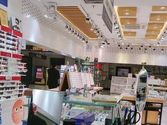 -美式眼镜·授权蔡司.依视路.尼康.豪雅.明月(人民广场店)