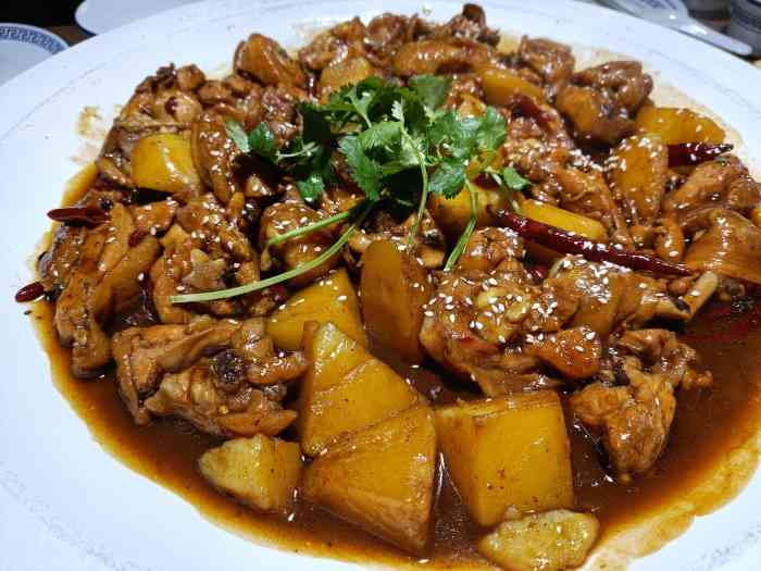 猫姑娘大盘鸡(商城路店)-"位置很好找还是挺好找的,导航到了就在一个.