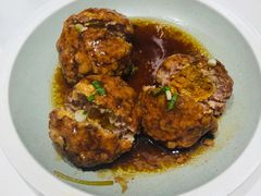 鸭蛋黄狮子头-梅飞酒家(名辉豪庭店)