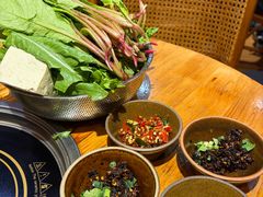 -苗阿哥酸汤牛肉火锅(体育场店)