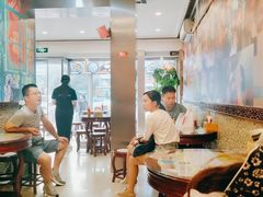 大堂-广信牛奶甜品世家(台东店)