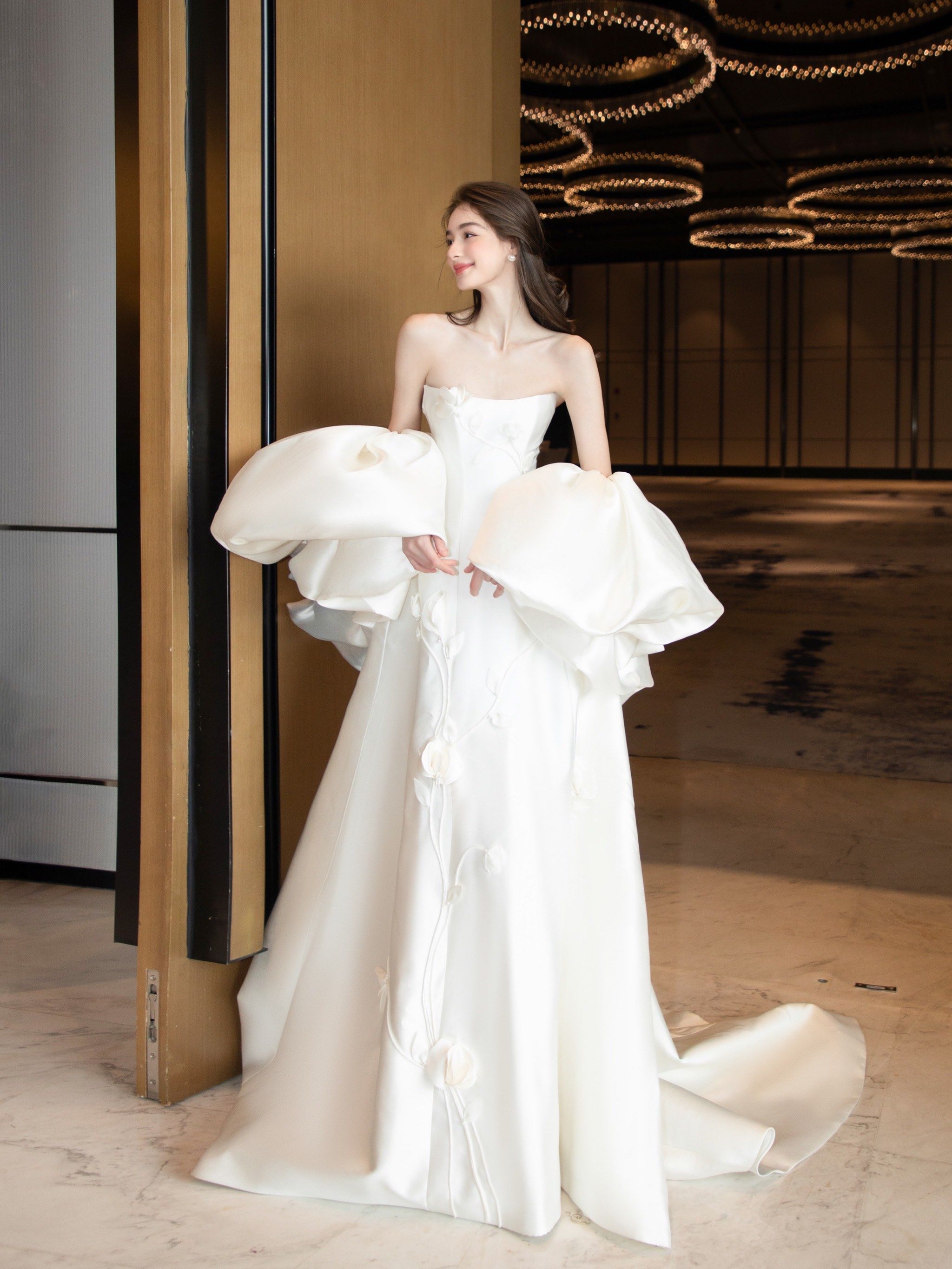 浪漫永不凋零06被玫瑰浇灌的缎面婚纱