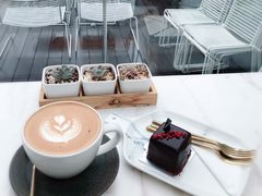 -UNI UNI(环亚凯瑟琳店)