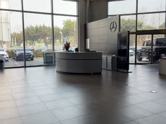 -成都中升之星奔驰4S店