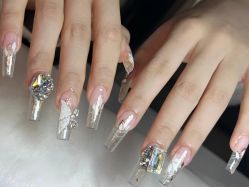 -安吉拉·纤纤玉指美甲美睫创意中心