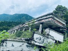 -四川汶川特大地震漩口中学遗址