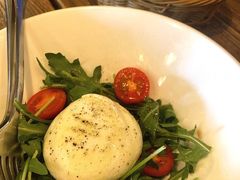 奶油马苏里拉奶酪芝麻菜色拉-La Tavernetta(Bar à Vin)(乌鲁木齐路店)