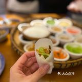 来贵阳第一站就跑到甲秀楼来吃包整丝娃娃