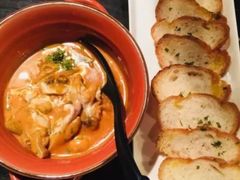 汉堡酱煮鸡肉配面包-BomBa意大利餐厅