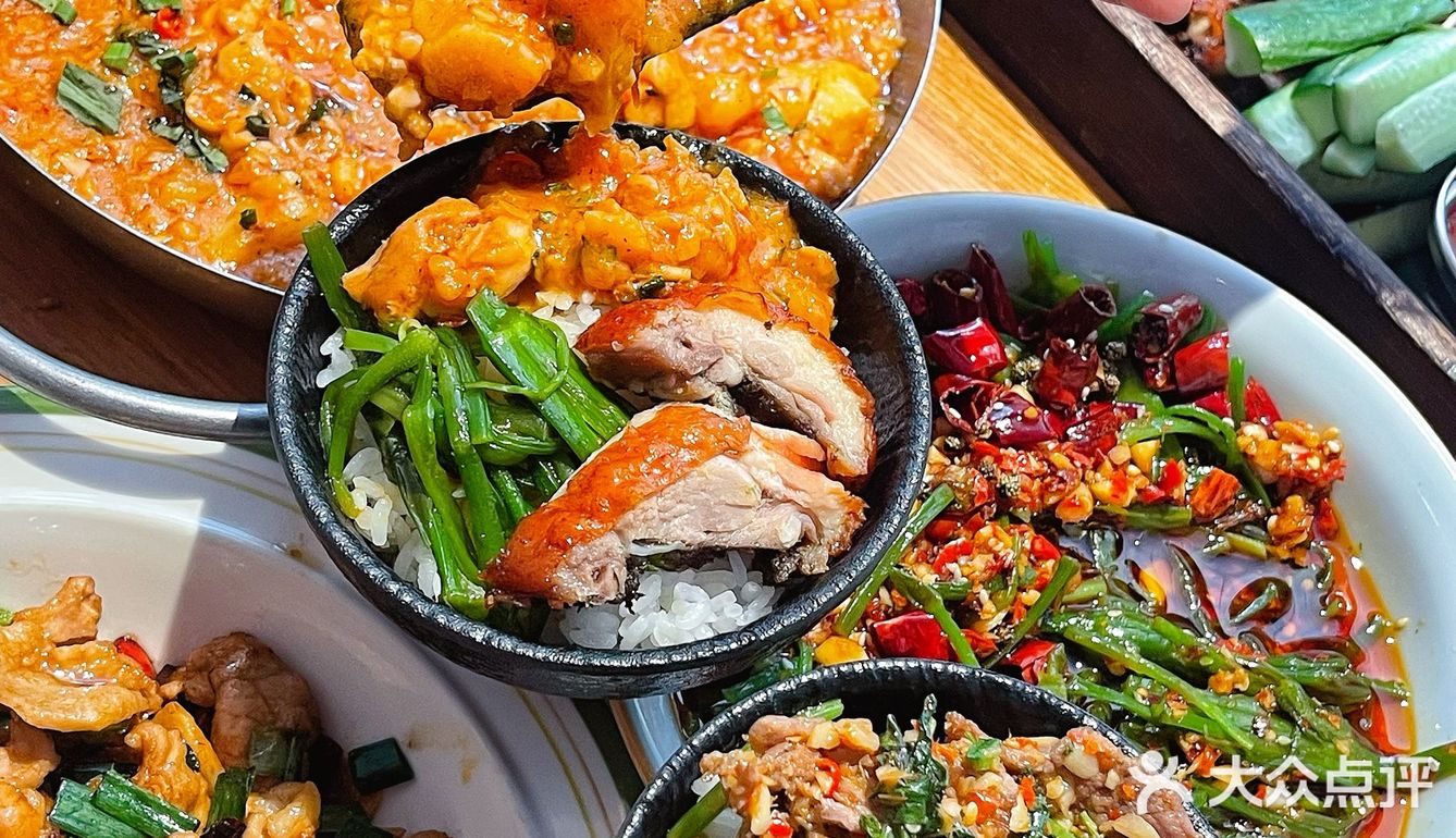 如果你来昆明旅行，一定要来尝尝这碗油焖鸡 🍗