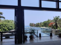 -亚龙湾喜来登·美景台大堂吧