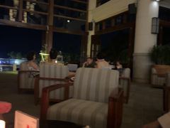 -亚龙湾喜来登·美景台大堂吧