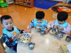 -抱抱熊托育中心(大悦城店)