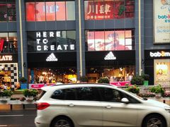 -阿迪达斯(百联徐汇商业广场运动旗舰店)