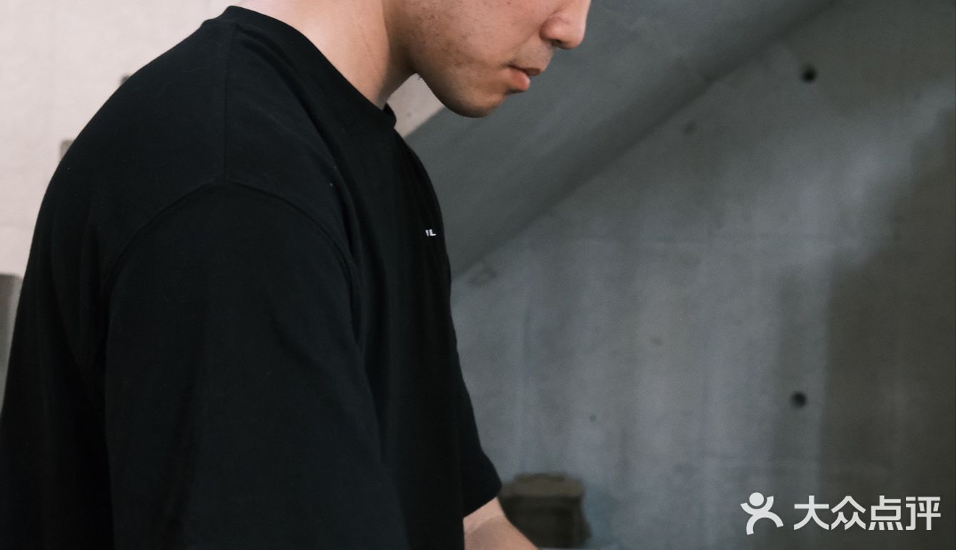 这是一家开业还不到一年的新店，却吸引了无比多