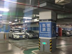 -苏宁广场-停车场