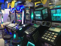 -反斗乐园π·电玩·高空拓展·蹦床(龙华天虹店)
